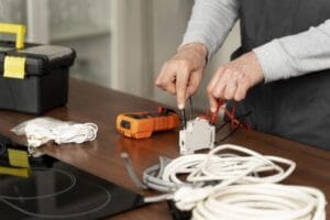 service-maintenance-worker-repairing-min service-maintenance-worker-repairing-min